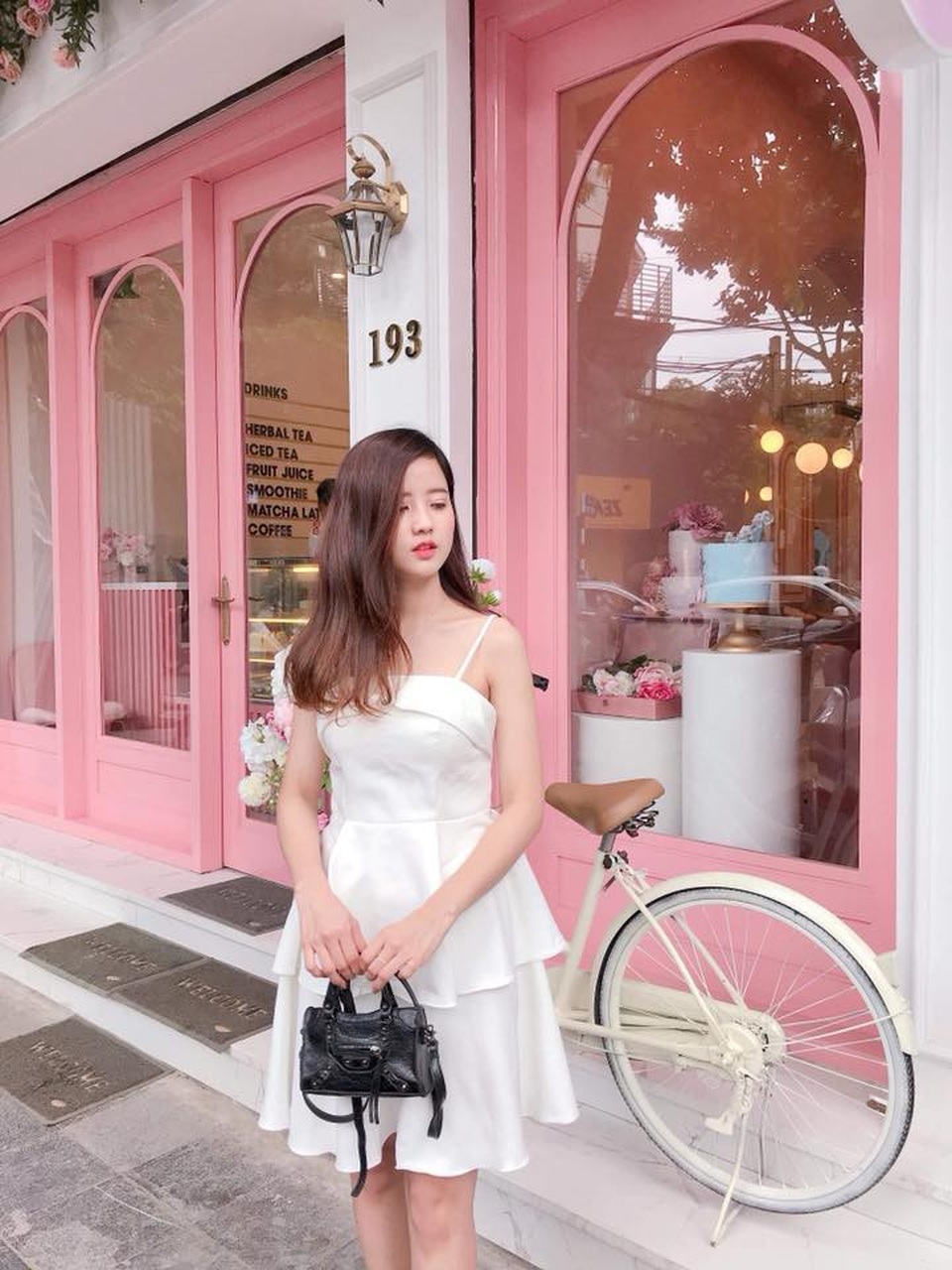 Cổ động viên xinh đẹp liên tục "lên sóng" trực tiếp trận Việt Nam - Malaysia - 4 Cổ động viên xinh đẹp liên tục "lên sóng" trực tiếp trận Việt Nam - Malaysia - 4