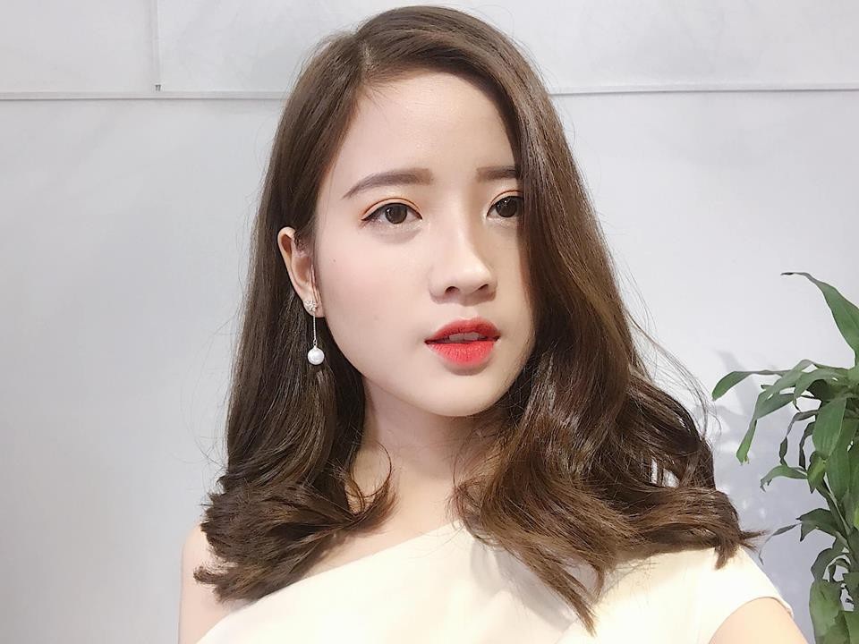 Cổ động viên xinh đẹp liên tục "lên sóng" trực tiếp trận Việt Nam - Malaysia - 3 Một số hình ảnh khác của Thúy Đoàn