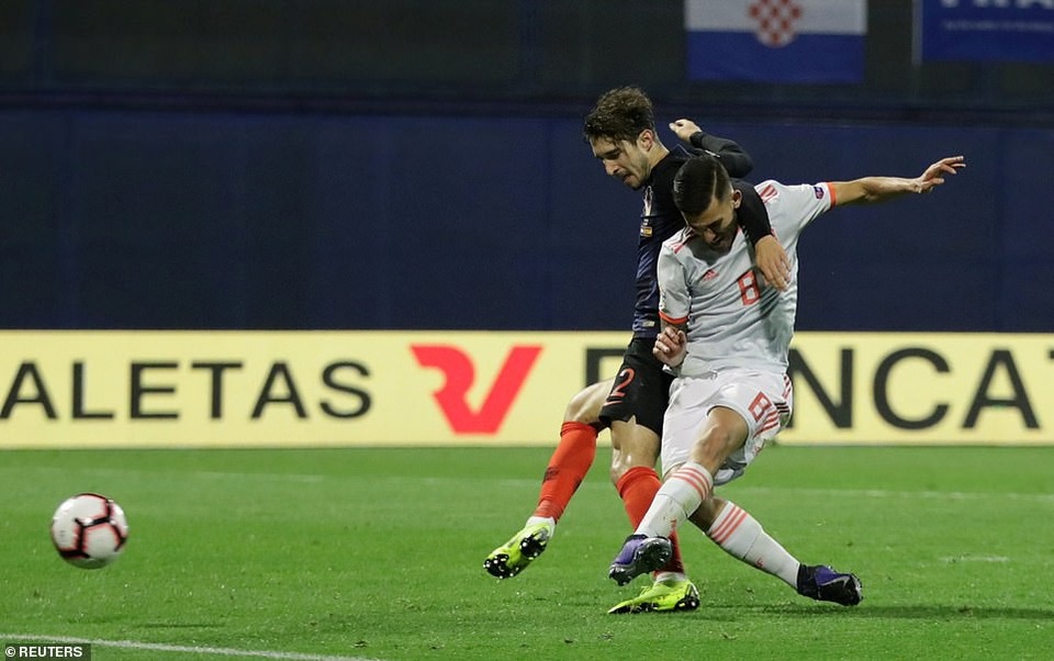 Croatia 3-2 Tây Ban Nha: Chiến thắng nghẹt thở - 3
Tài năng trẻ Ceballos có bàn thắng đầu tiên (gỡ hòa 1-1) cho đội tuyển Tây Ban Nha