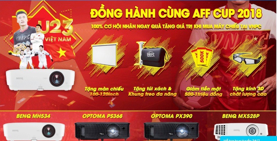 “Ăn theo” giải AFF Cup, quán ăn bán hàu giá “sốc” chỉ 1.000 đồng/con - 2 Một doanh nghiệp kinh doanh máy chiếu cũng tranh thủ tung khuyến mãi trong mùa bóng năm nay.