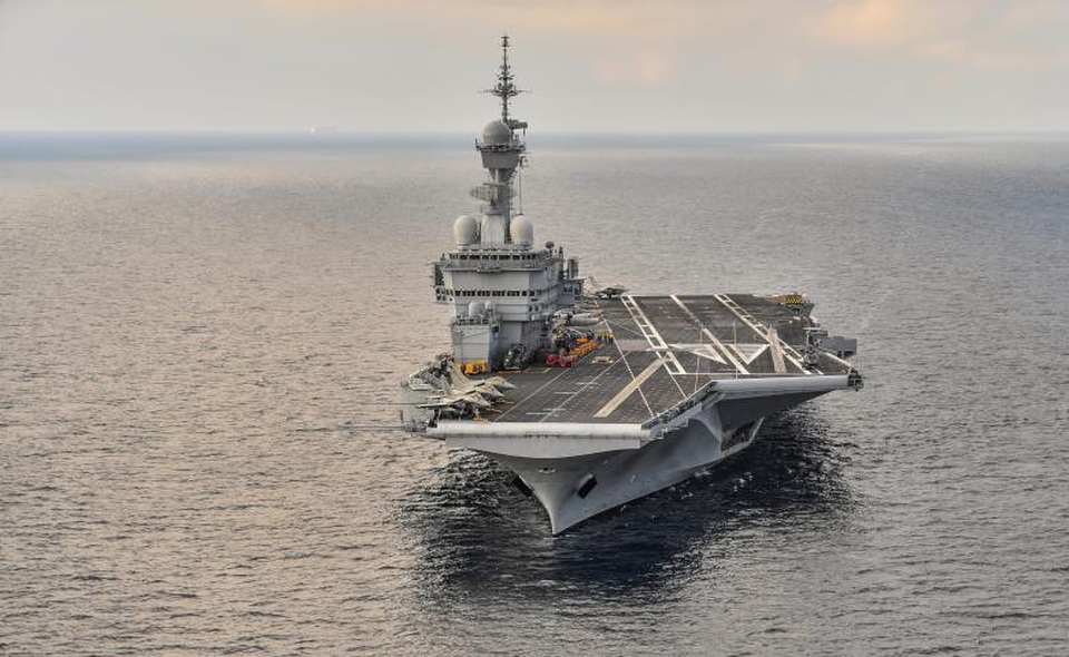 Uy lực tàu sân bay hạt nhân duy nhất của châu Âu - 4 Pháp cho biết họ sẽ quyết định tương lai về việc có đóng tàu mới thay thế Charles de Gaulle hay không vào năm 2020. Charles de Gaulle bắt đầu vào biên chế từ năm 2001 nhưng Paris đang mong muốn có thể có một tàu sân bay mới hiện đại hơn và có khả năng chở các máy bay chiến đấu mà Pháp và Đức đang hợp tác chế tạo. Paris dự kiến chi từ 6-8 tỷ cho tàu sân bay mới này.