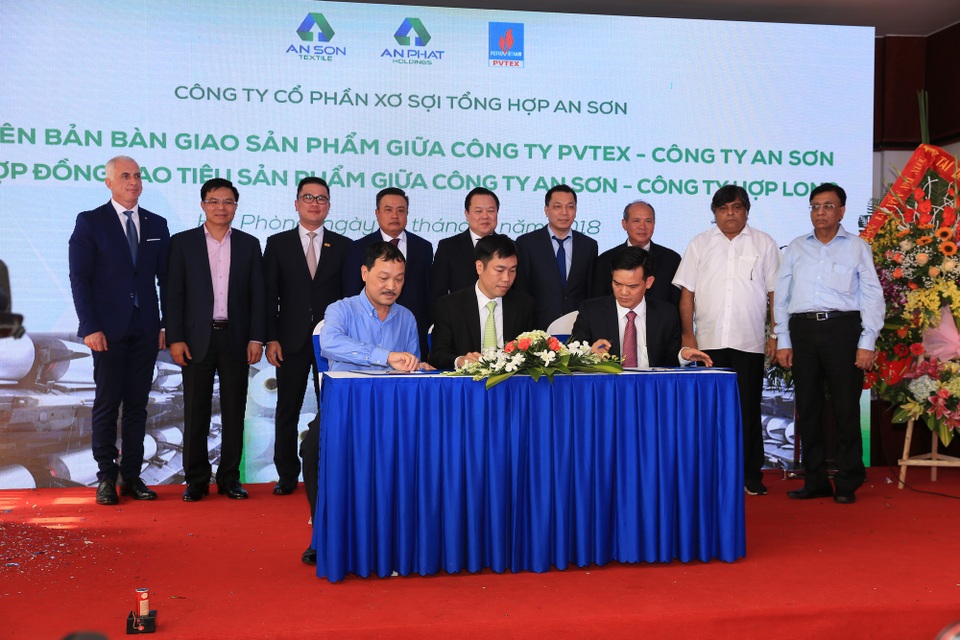 Ra mắt sản phẩm mới, nhà máy PV Tex sẽ được tái vận hành lại vào năm 2019 - 1 Quang cảnh buổi lễ kí kết.