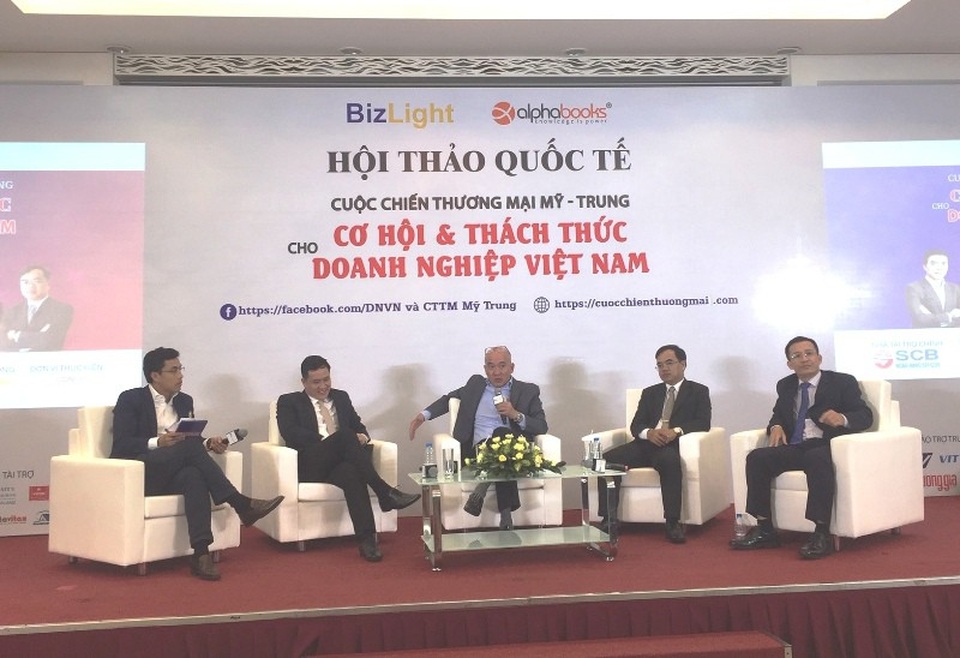 Chiến tranh thương mại Mỹ – Trung: Doanh nghiệp Việt lơ ngơ là “dính đòn” - 1 Các chuyên gia cho rằng, các doanh nghiệp Việt cần “tỉnh táo” trong cuộc chiến tranh thương mại Mỹ – Trung.