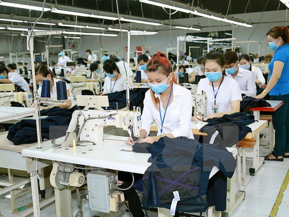 Chiến tranh thương mại Mỹ – Trung: Doanh nghiệp Việt lơ ngơ là “dính đòn” - 2 Các doanh nghiệp cần có định hướng lâu dài, tránh “bắt tay” với những đối tác chỉ xăm xăm vào việc lợi dụng lợi thế của nước ta để làm “bàn đạp” xuất khẩu qua thị trường Mỹ.