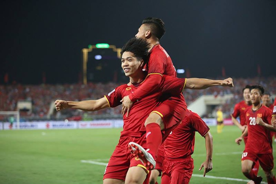 Việt Nam 2-0 Malaysia: Công Phượng, Anh Đức chói sáng - 11
Công Phượng ăn mừng bàn thắng vào lưới Malaysia
