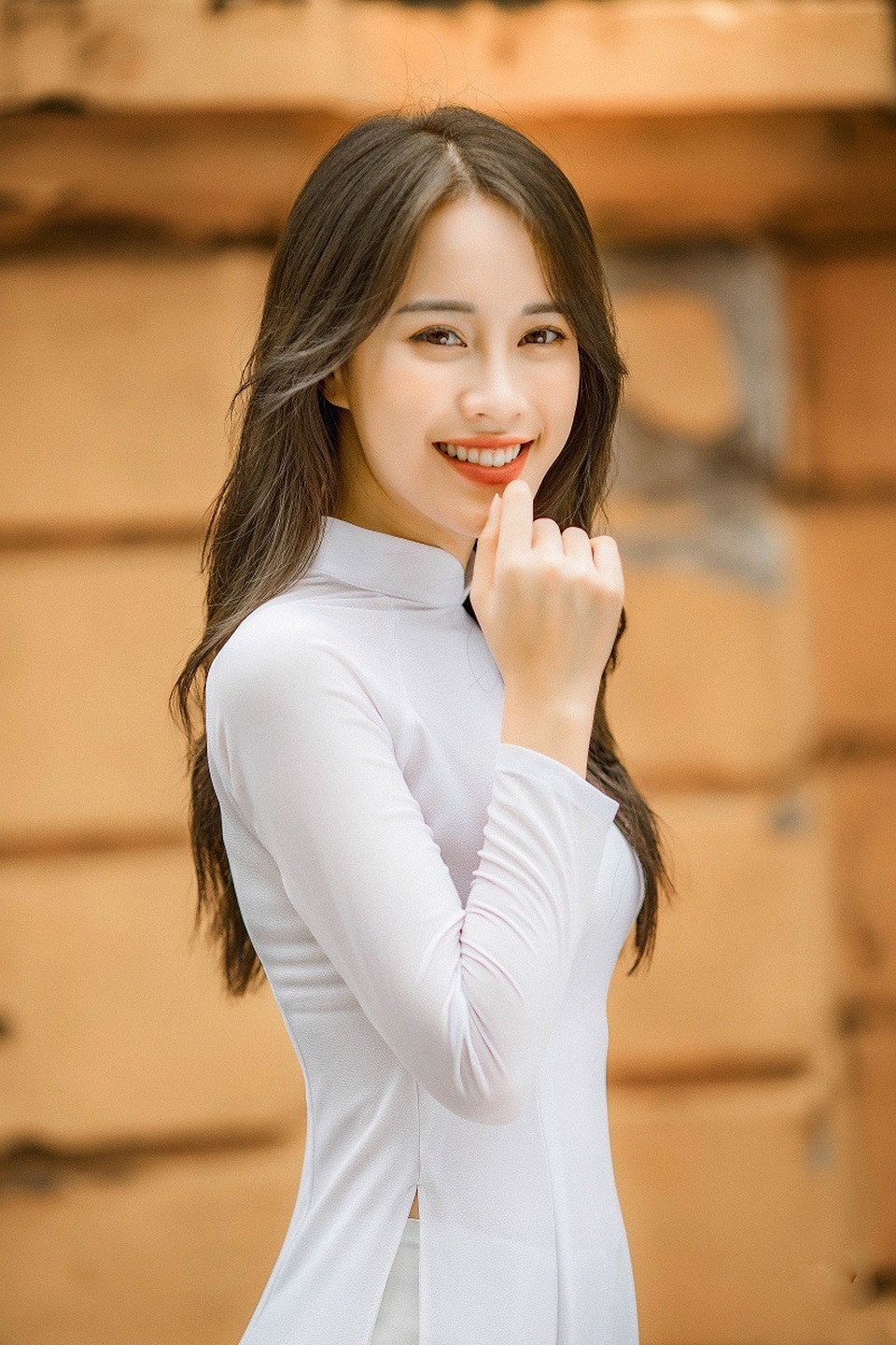 Á khôi Sinh viên Việt Nam 2016 duyên dáng trong bộ ảnh chia tay mái trường - 1 Ngô Thị Mai Phương sinh ngày 29/7/1997, là sinh viên năm cuối khoa Đông Phương học, trường Đại học Khoa học Xã hội và Nhân văn, ĐHQG Hà Nội. Năm 2016, Mai Phương đạt danh hiệu Á khôi 1 Hoa khôi Sinh viên Việt Nam.