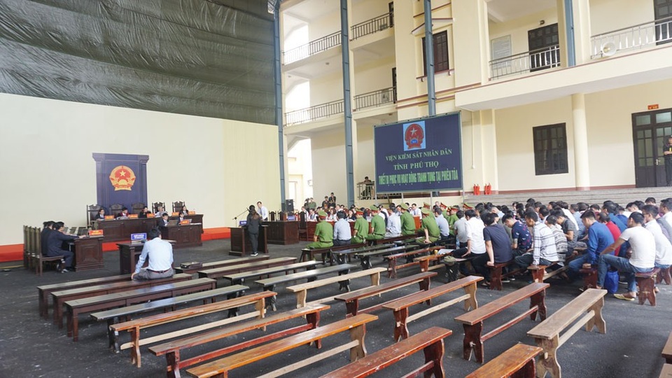 Vụ đánh bạc nghìn tỷ: Công ty thanh toán trung gian hưởng lợi hàng chục tỷ - 1 Quang cảnh phiên tòa sáng nay (16/11).