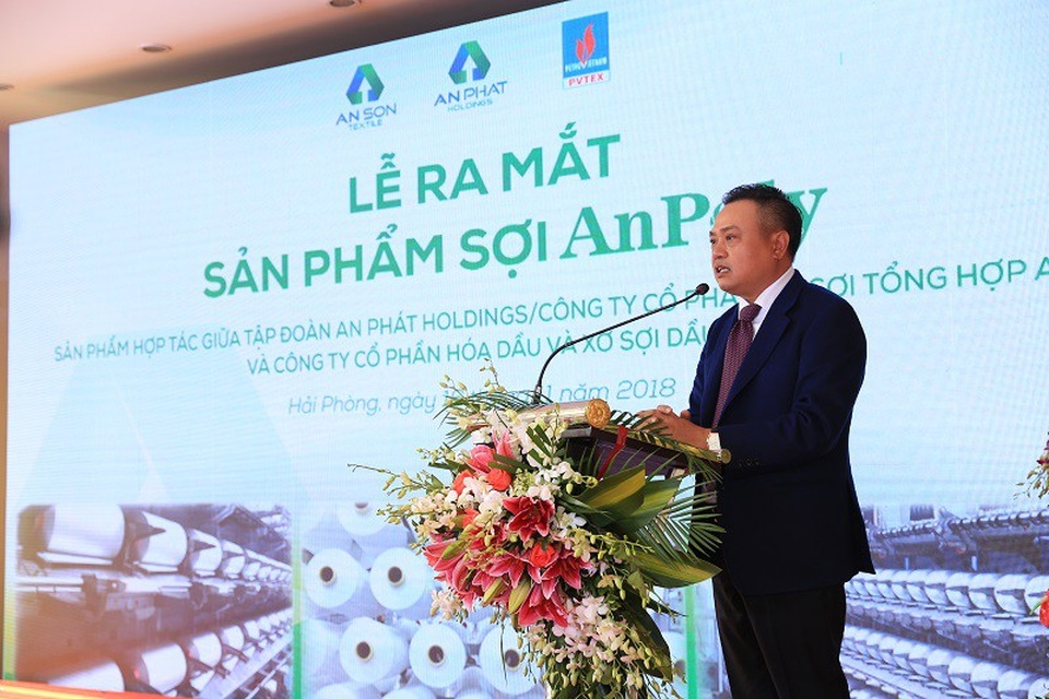 Ra mắt sản phẩm mới, nhà máy PV Tex sẽ được tái vận hành lại vào năm 2019 - 2
Ông Trần Sỹ Thanh – Chủ tịch Tập đoàn dầu khí Việt Nam chia sẻ những khó khăn cũng như nỗ lực không biết mệt mỏi của PVTex cùng với đối tác APH/An Sơn để có được những thành quả bước đầu.