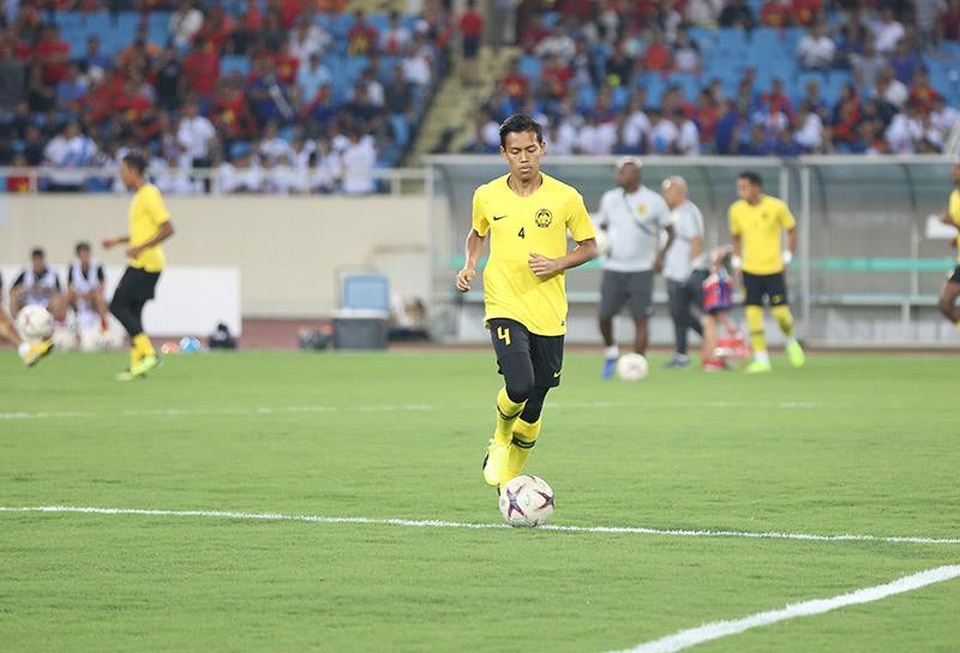 Việt Nam 2-0 Malaysia: Công Phượng, Anh Đức chói sáng - 16
Các cầu thủ Malaysia khởi động trên sân