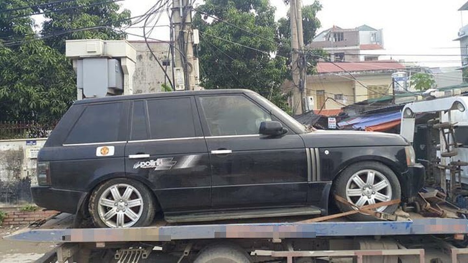 Cuối năm, nhiều chiếc xe sang tiền tỷ "bán hóa giá" vì chủ vỡ nợ - 2 Chiếc Range Rover bán với giá hơn 650 triệu đồng