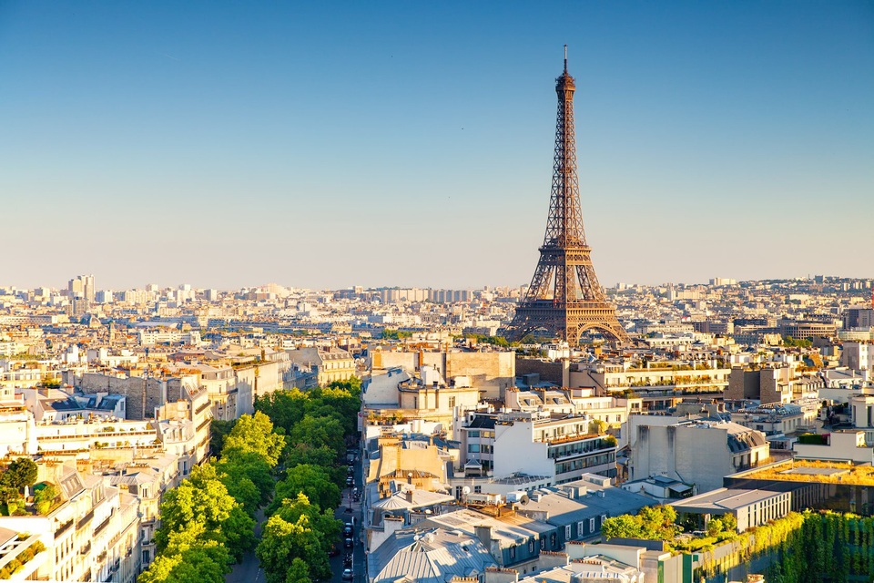 Từ chối trả tiền taxi giá cao, cặp đôi du khách nước ngoài bị tài xế nhốt trong xe - 2 Paris hiện là một trong những điểm đến hút khách nhất