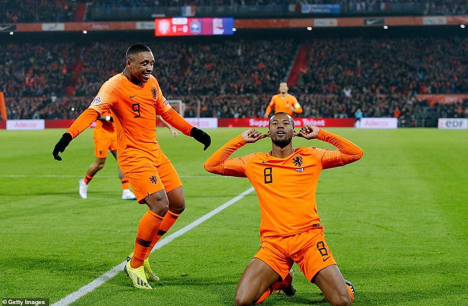Hà Lan 2-0 Pháp: Chiến thắng bất ngờ - 2
Wijnaldum ăn mừng với bàn mở tỉ số ở cuối hiệp 1