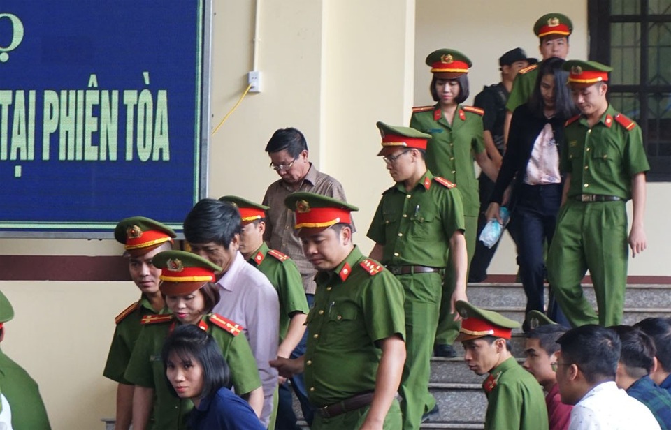 “Bóng hồng” trong vụ án đánh bạc nghìn tỷ khai gì tại tòa? - 2 “Bóng hồng” trong vụ án đánh bạc nghìn tỷ khai gì tại tòa? - 2