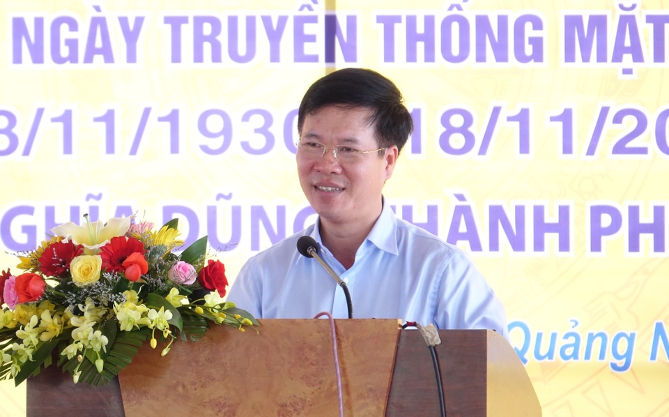 Trưởng Ban Tuyên giáo Trung ương dự "Ngày hội Đại đoàn kết toàn dân tộc" - 2 Song hành với nhiệm vụ phát triển kinh tế, Trưởng Ban Tuyên giáo Trung ương cũng đề nghị người dân thôn 5 chú trọng giữ vững tình làng, nghĩa xóm.