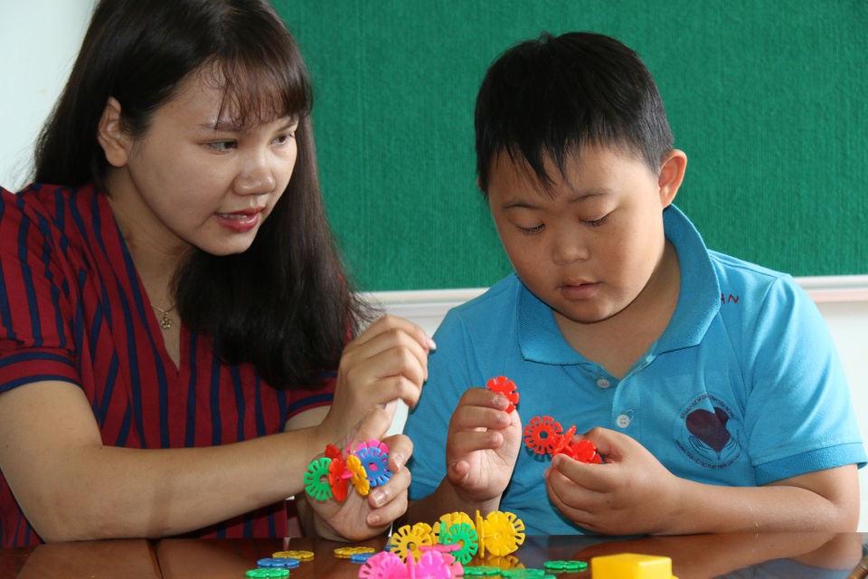 Nghẹn lòng tâm sự của cô giáo luôn “đánh vật” với học sinh - 5 Hai năm, đủ để cô Khang hiểu được tâm tư của những đúa trẻ không may bị khiếm khiết