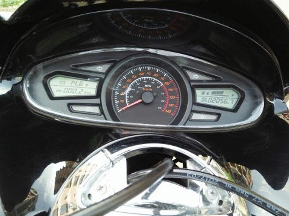 Honda PCX "nhái" của nhà sản xuất Trung Quốc đắt hơn cả bản gốc - 2
Bảng điều khiển là sự kết hợp của kỹ thuật số và analog