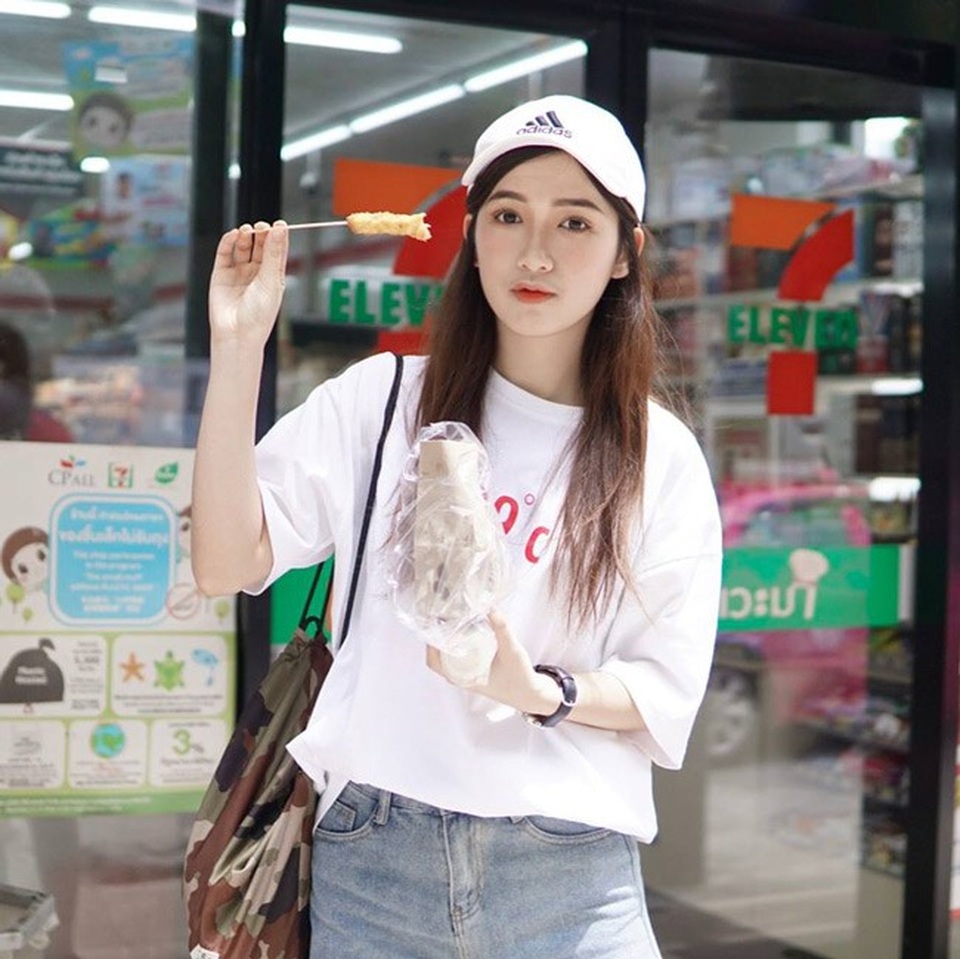 Hot girl đẹp nhất Malaysia mê mệt cầu thủ số 9 Idlan Talaha - 9
Điều đặc biệt về cô gái có gương mặt thiên thần này là cô rất yêu bóng đá.