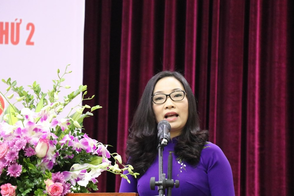 Trao học bổng Lê Văn Hưu và giải thưởng Đinh Xuân Lâm cho SV Sử học xuất sắc - 10 Tiến sĩ Trần Thị Ánh đại diện những người nhận giải thưởng Đinh Xuân Lâm phát biểu cảm xúc.