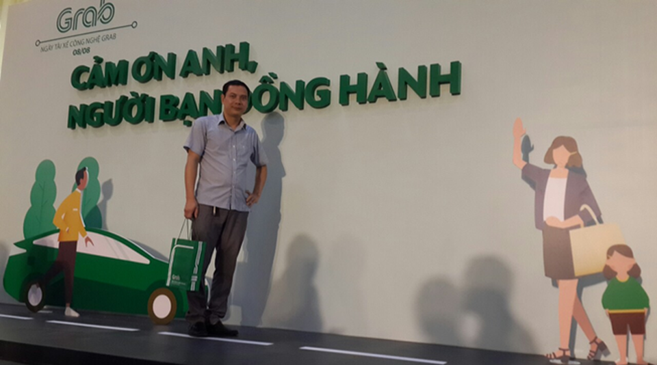 Khách du lịch và những ấn tượng khó quên trên những chuyến xe công nghệ - 2 Với anh Tuấn, niềm vui và sự thoải mái của khách hàng chính là động lực để làm việc mỗi ngày