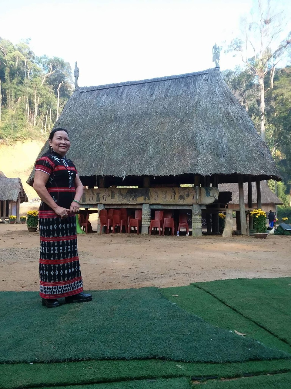 "Người mẹ" của hàng trăm học sinh đồng bào Cơtu - 2
Cô Liễu chia sẻ, cô rất vui và hạnh phúc trong quãng đường 15 năm dạy học ở vùng cao Tây Giang