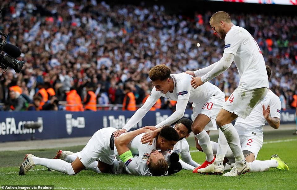 Đánh bại Croatia, đội tuyển Anh vào bán kết UEFA Nations League - 6
Niềm hạnh phúc của các tuyển thủ Anh với chiến thắng nghẹt thở 2-1