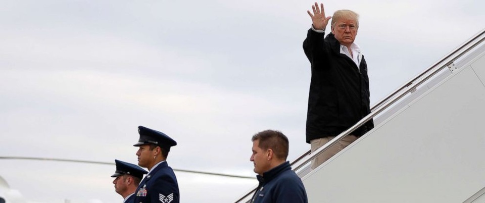 Ông Trump thăm hiện trường vụ cháy rừng khủng khiếp nhất lịch sử California - 1
Tổng thống Trump ngày 17/11 đã lên đường tới California để khảo sát hậu quả vụ cháy rừng nghiêm trọng. Phát biểu tại thị trấn Paradise (Thiên Đường), nơi bị xóa sổ gần như hoàn toàn sau vụ cháy rừng, Tổng thống Trump nói, thật đau lòng khi nhìn thấy cảnh tượng này. (Ảnh: ABC)
