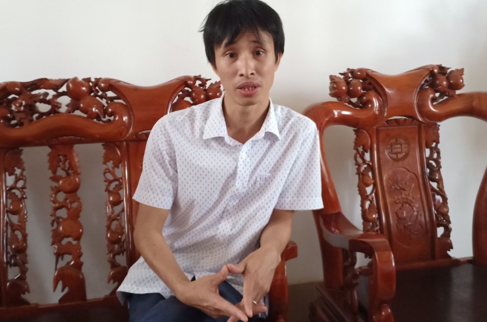Thầy giáo làng thầm lặng sau những tấm bằng khen quốc gia - 3 Với thầy Tư, việc thổi được cho học trò niềm đam mê môn học cũng đã là một thành công.