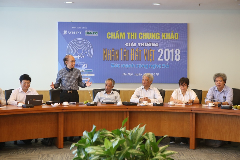 Chấm Chung khảo Nhân tài Đất Việt 2018: Thí sinh bị quay như "chong chóng" - 1 
Nhà báo Phạm Huy Hoàn, Tổng Biên tập báo Dân trí, Trưởng ban tổ chức Giải thưởng NTĐV 2018.