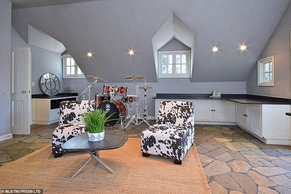 Nghệ sĩ saxophone của bản hit “Go Home”… bán nhà - 8 Nghệ sĩ saxophone của bản hit “Go Home”… bán nhà - 8