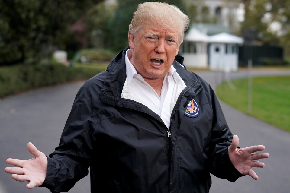 Ông Trump: Mỹ công bố thủ phạm giết nhà báo Ả rập trong hai ngày tới - 1
Tổng thống Trump trao đổi với phóng viên tại Nhà Trắng trước khi đáp chuyến bay tới California ngày 17/11. (Ảnh: Reuters)