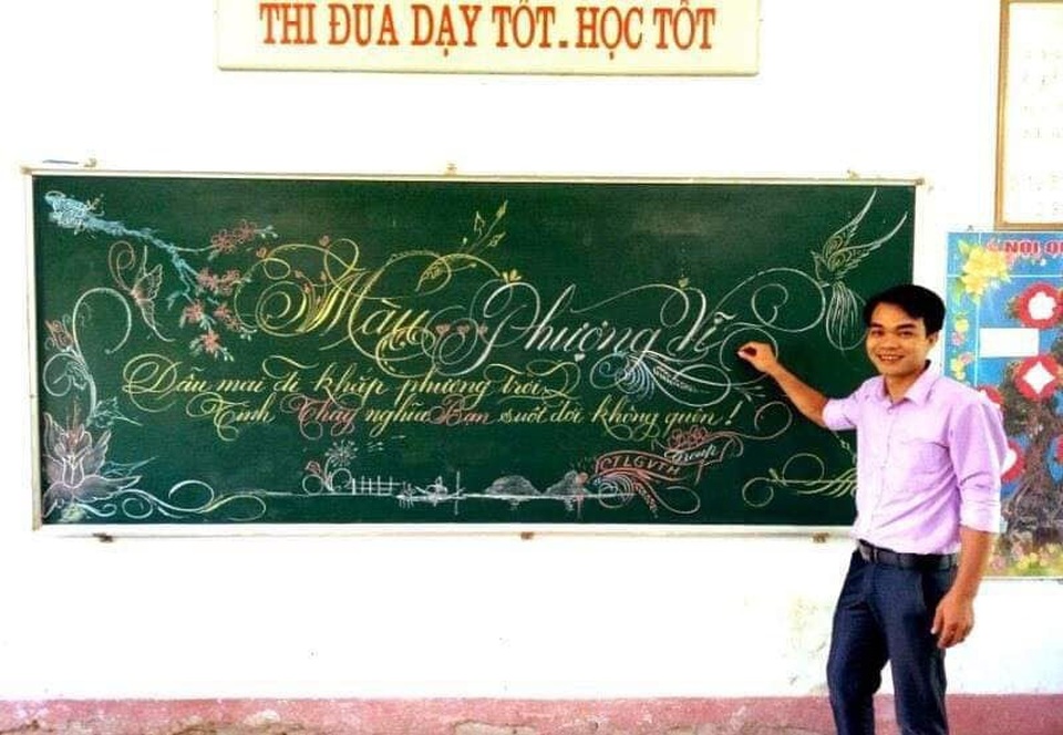 Nét chữ viết bảng đẹp như in của thầy giáo trường làng - 2 Trong mọi hoạt động của nhà trường, thầy Nhượng luôn có tinh thần và trách nhiệm cao.