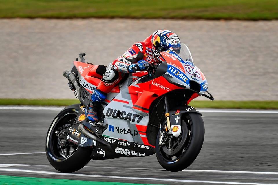 Andrea Dovizioso chiến thắng trong cơn mưa lớn tại Valencia - 15 Andrea Dovizioso chiến thắng trong cơn mưa lớn tại Valencia - 15