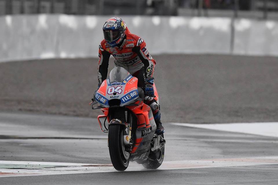Andrea Dovizioso chiến thắng trong cơn mưa lớn tại Valencia - 14 Andrea Dovizioso chiến thắng trong cơn mưa lớn tại Valencia - 14
