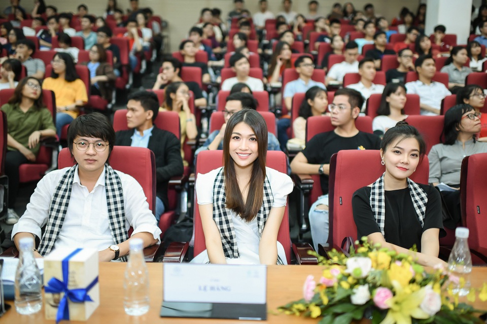 Hải Yến Idol chia sẻ về khoảng thời gian bế tắc nhất cuộc đời - 4 Hải Yến Idol chia sẻ về khoảng thời gian bế tắc nhất cuộc đời - 4