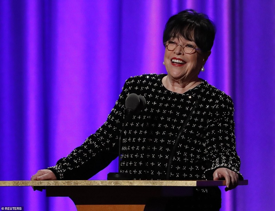 Dàn sao đình đám khoe dáng gợi cảm - 38
Kathy Bates, 70 tuổi vẫn trẻ đẹp ngỡ ngàng