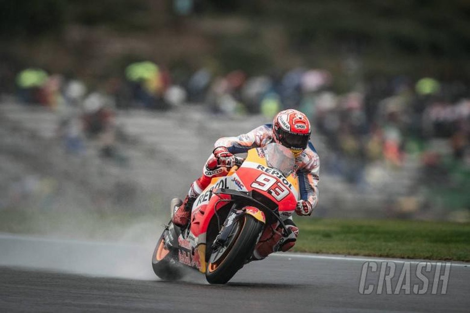 Andrea Dovizioso chiến thắng trong cơn mưa lớn tại Valencia - 8 Andrea Dovizioso chiến thắng trong cơn mưa lớn tại Valencia - 8