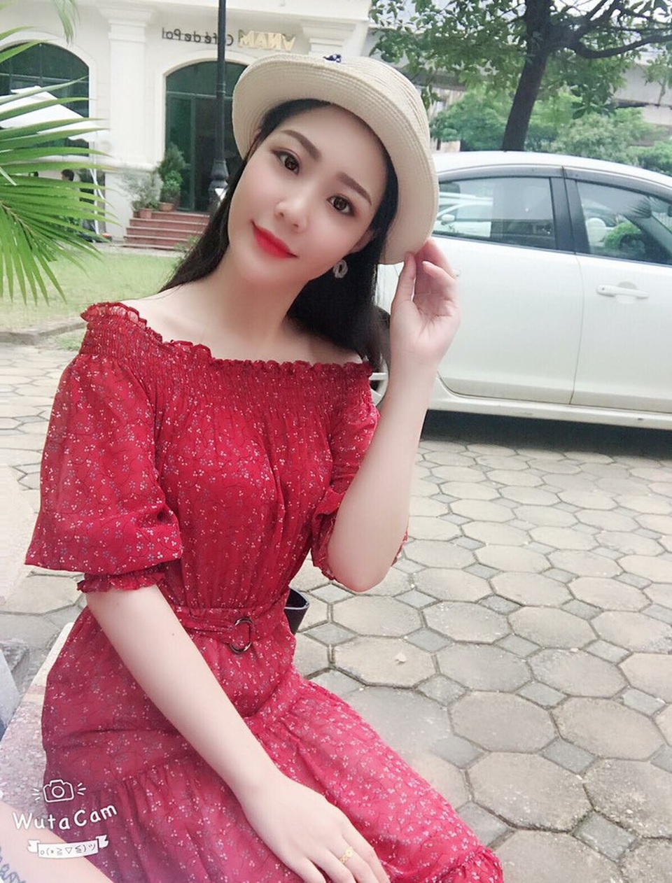 Vẻ đẹp rạng ngời, thông minh của hoa khôi trường ĐH Đông Đô - 4
Nét dịu dàng duyên dáng của Hoa khôi Vũ Thị Hảo