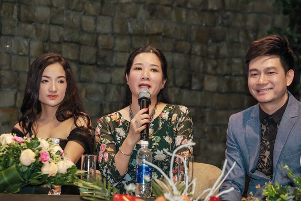 Chia sẻ tại buổi gặp gỡ phóng viên, nghệ sĩ Thanh Thanh Hiền cho biết, vì yêu mến ca sĩ đàn em, chị đã thuyết phục danh hài Xuân Hinh tham gia chương trình này.