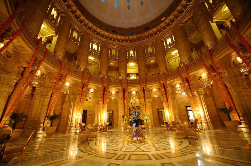 
Không gian khách sạn Umaid Bhawan Palace sẽ là nơi diễn ra hôn lễ mang tính “điểm nhấn” của đời sống giới sao Hollywood trong năm 2018, một sự kiện giao thoa giữa hai nền công nghiệp giải trí Hollywood (Mỹ) và Bollywood (Ấn Độ).
