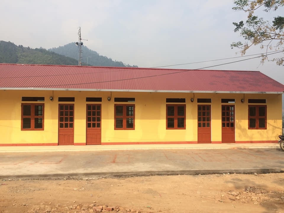 Niềm vui của cô giáo vùng cao trên những công trình phòng học mang tên Dân trí - 12
Nhà công vụ do báo Dân trí xây dựng gồm 6 phòng học vừa kịp bàn giao đưa vào sử dụng trước ngày 20/11