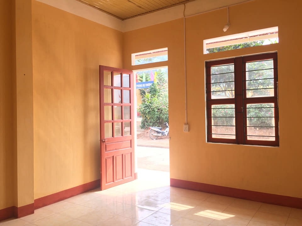 Niềm vui của cô giáo vùng cao trên những công trình phòng học mang tên Dân trí - 13
Các phòng học sạch sẽ, khang trang đã tiếp thêm động lực cho các thầy cô giáo gieo chữ vùng cao