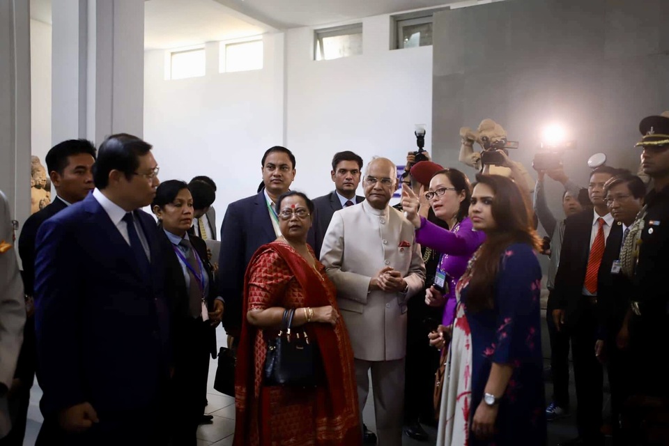 Tổng thống Ấn Độ tham quan khu đền tháp Mỹ Sơn - 8 Tổng thống Cộng hoà Ấn Độ Ram Nath Kovind và phu nhân tham quan Bảo tàng Điêu khắc Chăm ở Đà Nẵng