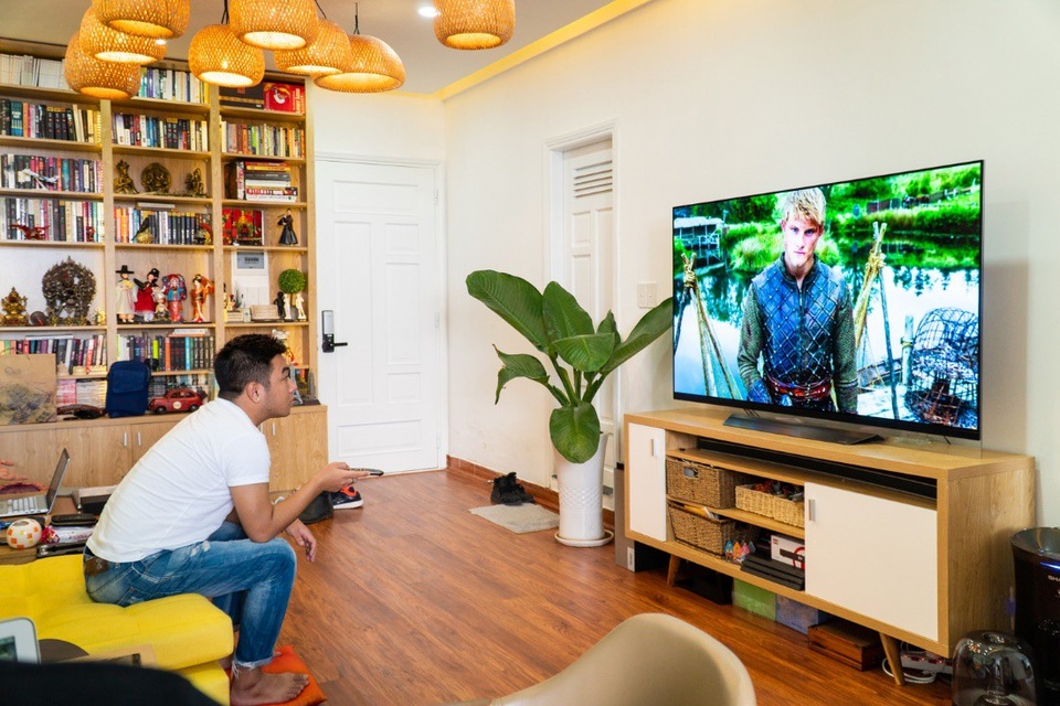 Nhà phê bình phim "nghìn like" bày cách chọn TV chuẩn không cần chỉnh - 3 Góc xem phim đơn giản là nơi ngốn rất nhiều thời gian của Nguyễn Ngọc Thạch.