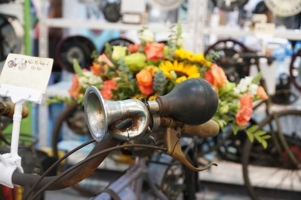 
Còi bóp tay rất đặc biệt.
