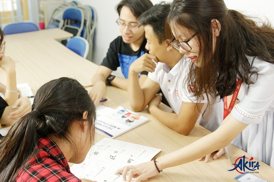5 tiêu chí lựa chọn trung tâm tiếng Nhật cho người mới bắt đầu - 2 Trung tâm tiếng Nhật có đội ngũ trợ giảng và giảng viên kèm cặp sát sao sẽ giúp người mới bắt đầu nhanh chóng làm quen và bắt kịp với tiếng Nhật.