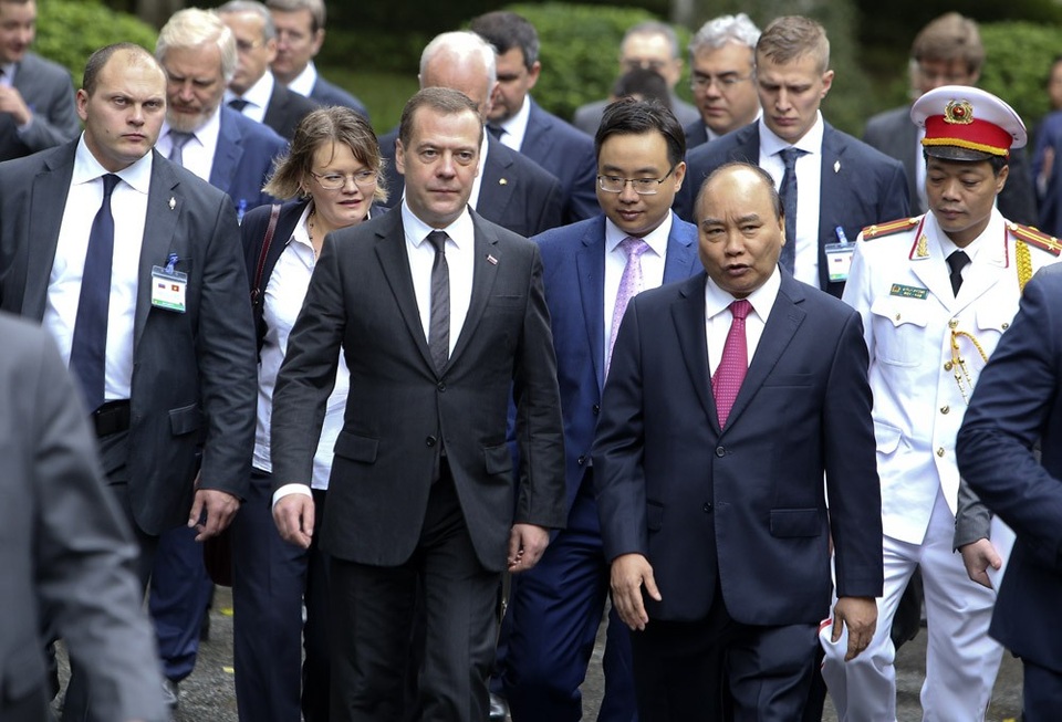 Thủ tướng Nguyễn Xuân Phúc đón người đồng cấp Nga trong cơn mưa Hà Nội - 6