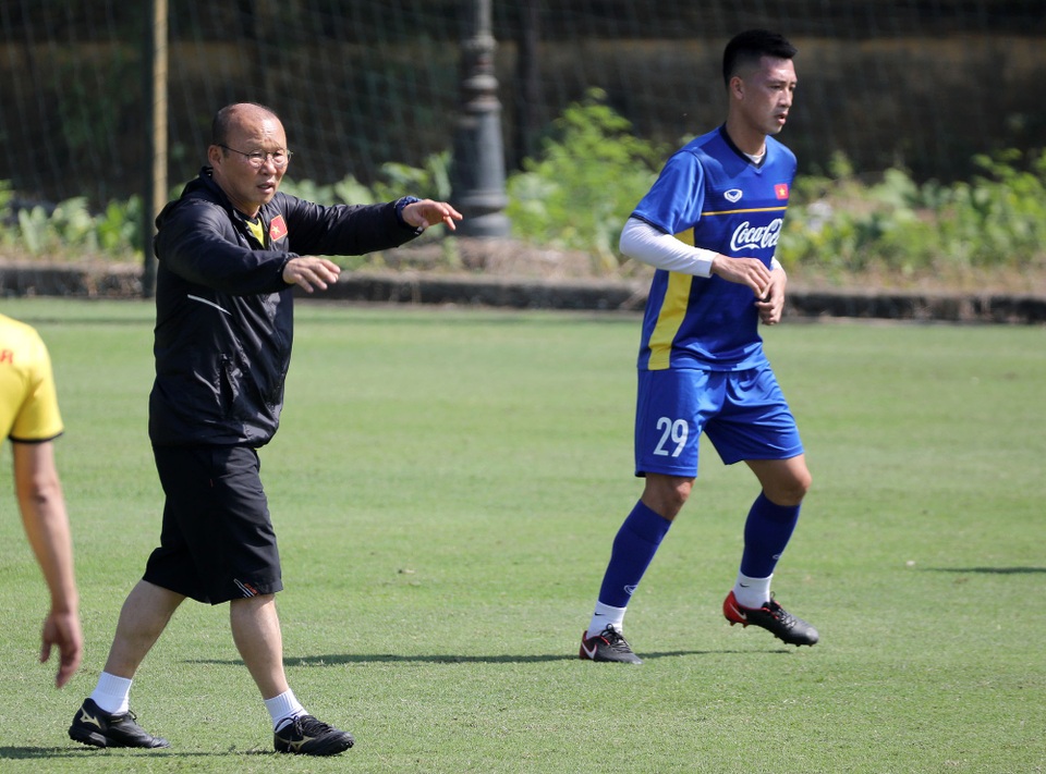Đội tuyển Việt Nam bất ngờ bị nhồi thể lực trước ngày sang Lào - 1
HLV Park Hang Seo yêu cầu các cầu thủ tập thể lực rất nặng - Ảnh: Gia Hưng