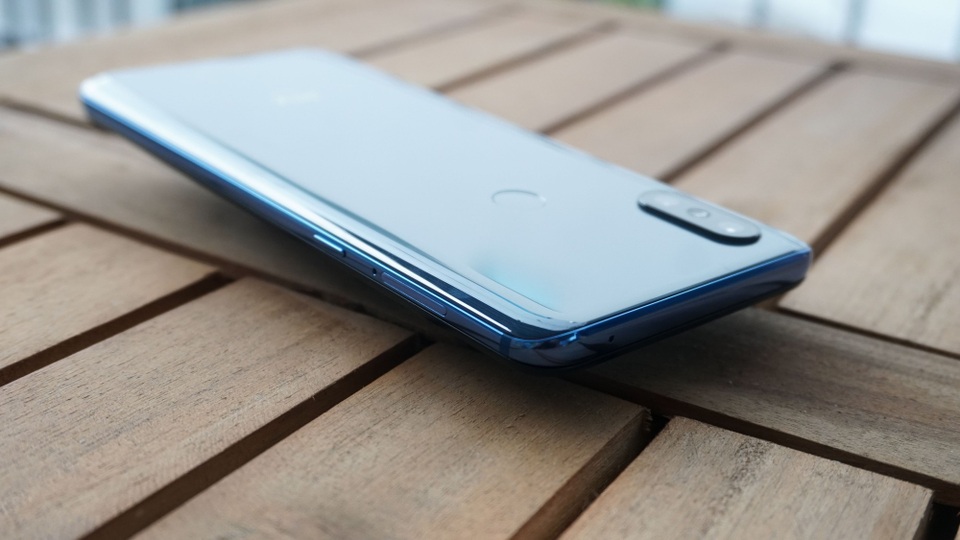 Cận cảnh Xiaomi Mi MIX 3 thiết kế trượt sắp bán tại Việt Nam - 3 Cận cảnh Xiaomi Mi MIX 3 thiết kế trượt sắp bán tại Việt Nam - 3