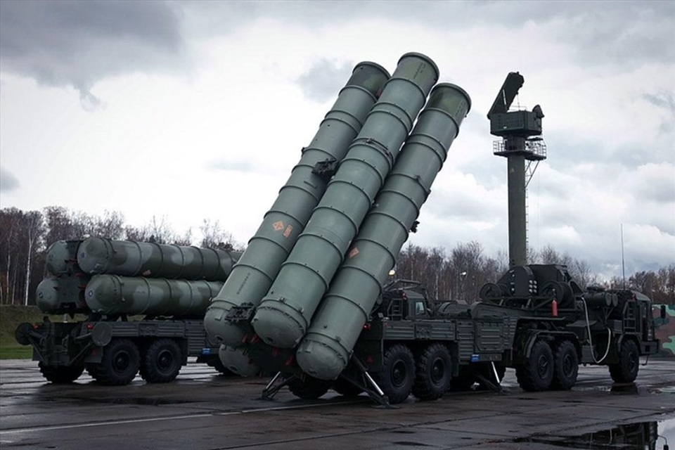 Nga cảnh báo S-300 ở Syria sẽ trừng trị "những cái đầu nóng" - 1
Hệ thống phòng không S-300. Ảnh: MEMO