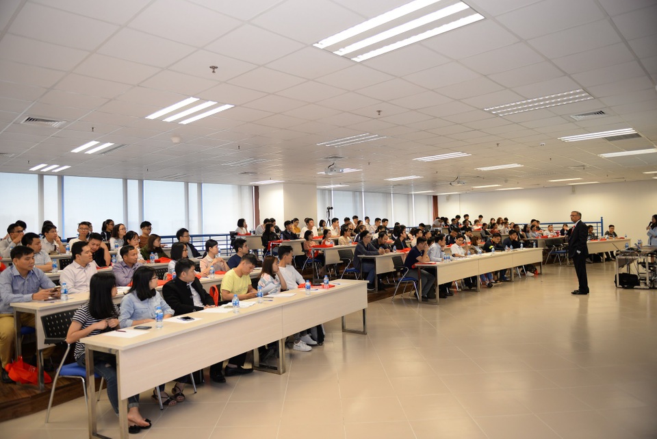 Tiến sỹ Anthony chia sẻ về đào tạo doanh nghiệp thời 4.0 - 2
Hội thảo “Doanh nghiệp thời đại 4.0 - Ra Quyết định theo định hướng dữ liệu” do Tiến sỹ Anthony R Sanichara trình bày thu hút hơn 120 người tham dự